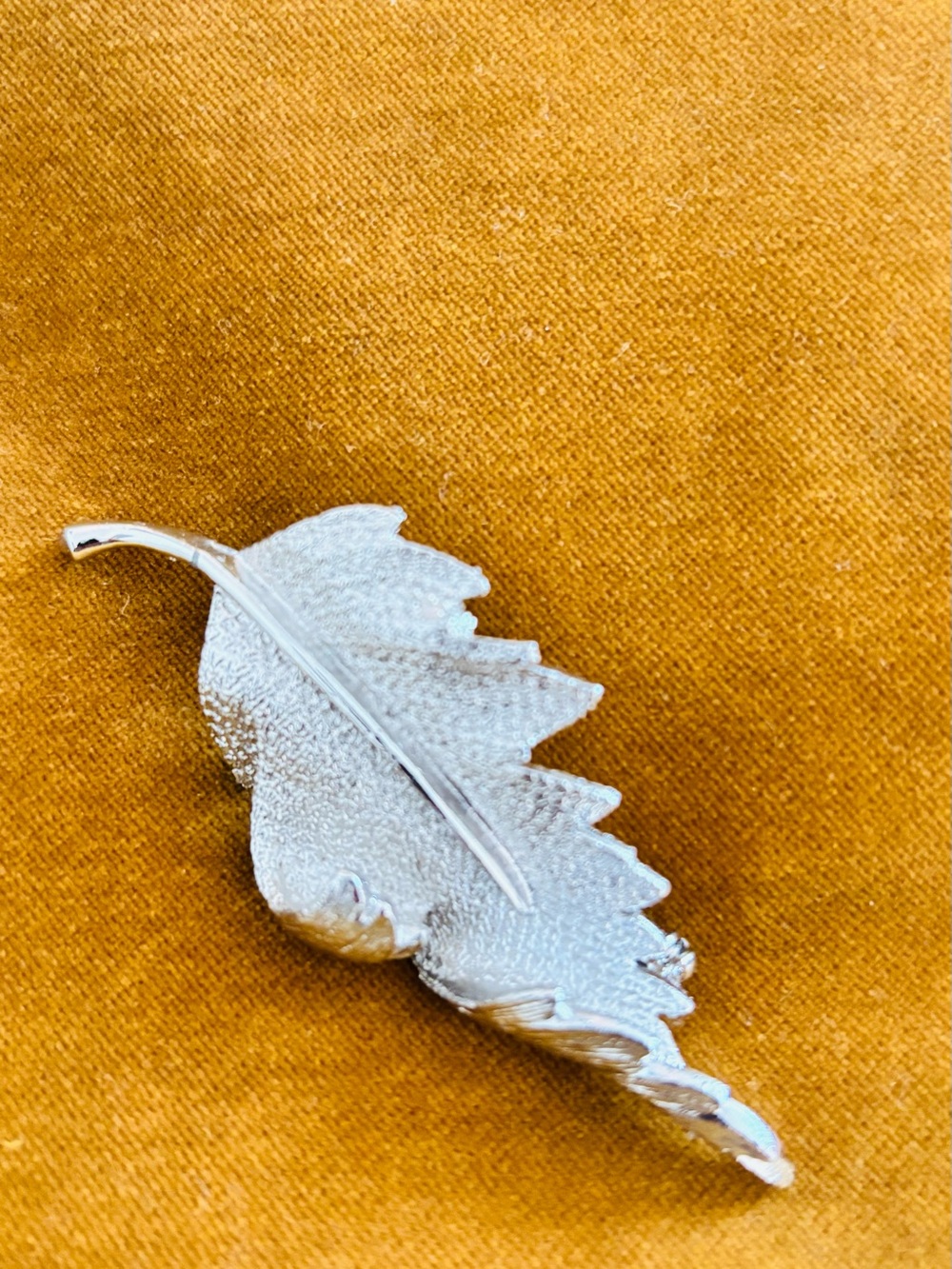 Coro Silver Tone Leaf Brooch Vintage Excellent Condition Secure Pin Closure